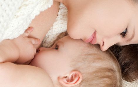 Исследования показали обратную зависимость между длительностью кормления ребёнка грудью и риском развития возрастной макулодистрофии